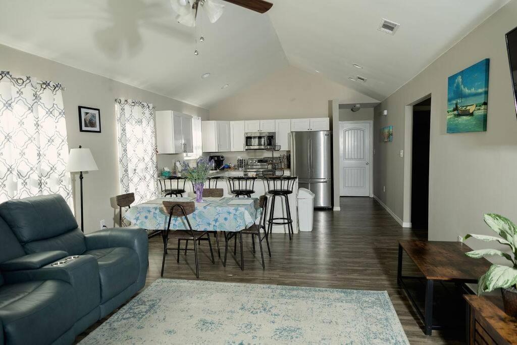 Happy Beach House In Biloxi Buitenkant foto